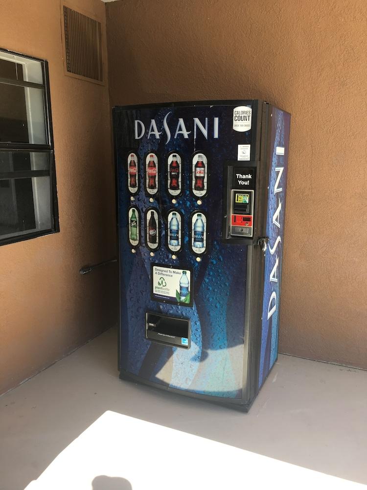 Days Inn By Wyndham Kingman East Экстерьер фото