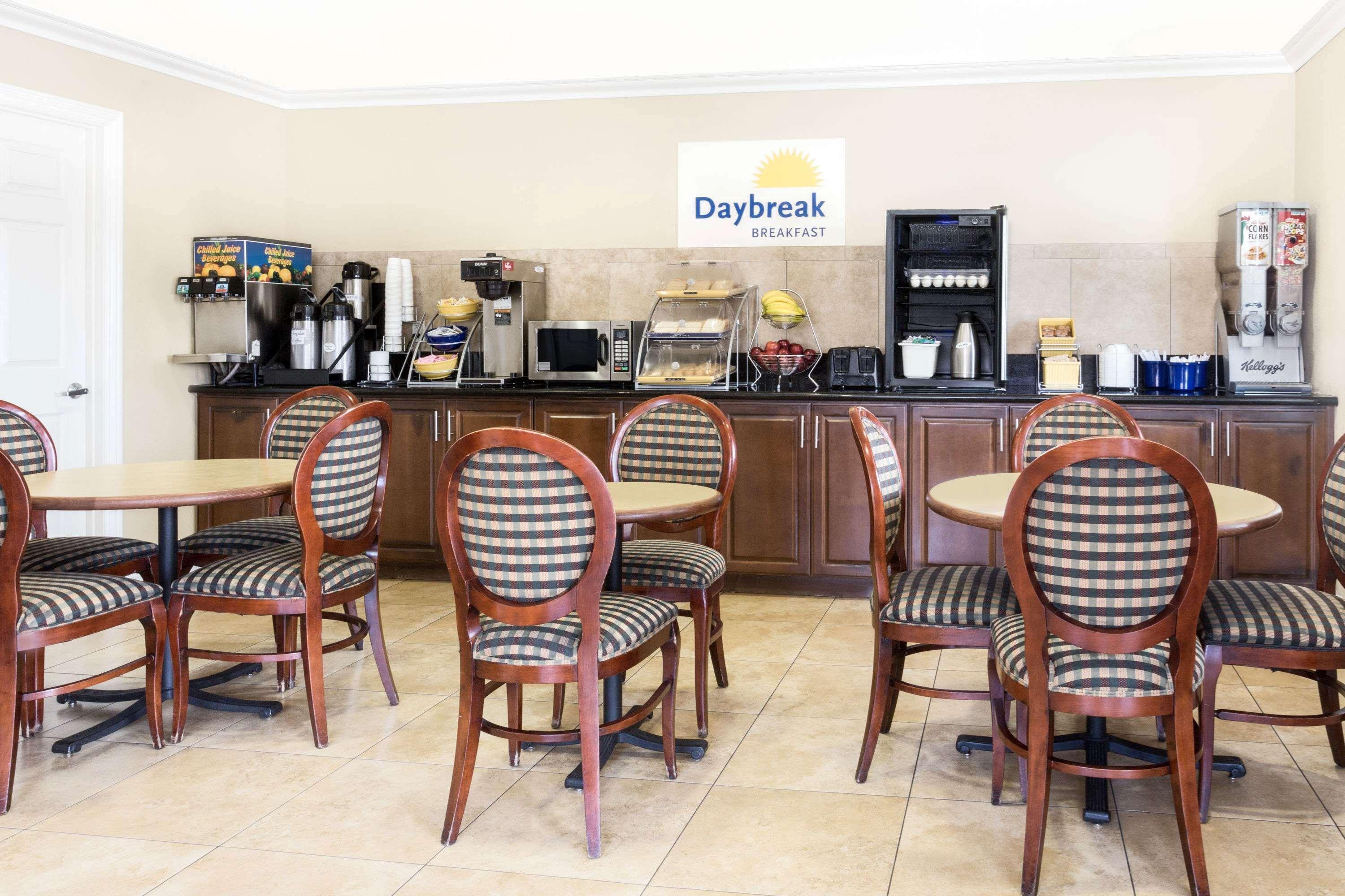 Days Inn By Wyndham Kingman East Экстерьер фото