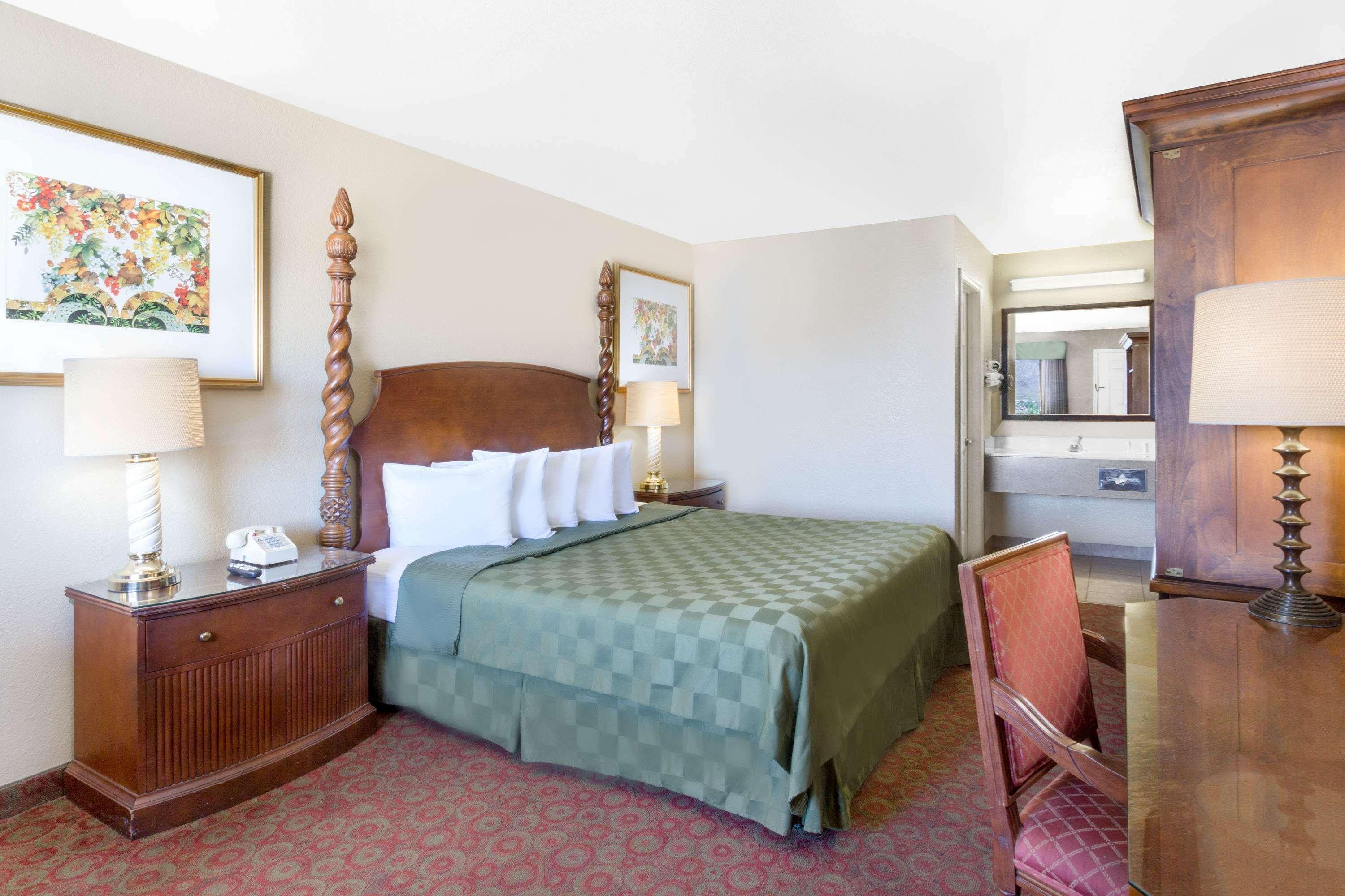 Days Inn By Wyndham Kingman East Экстерьер фото