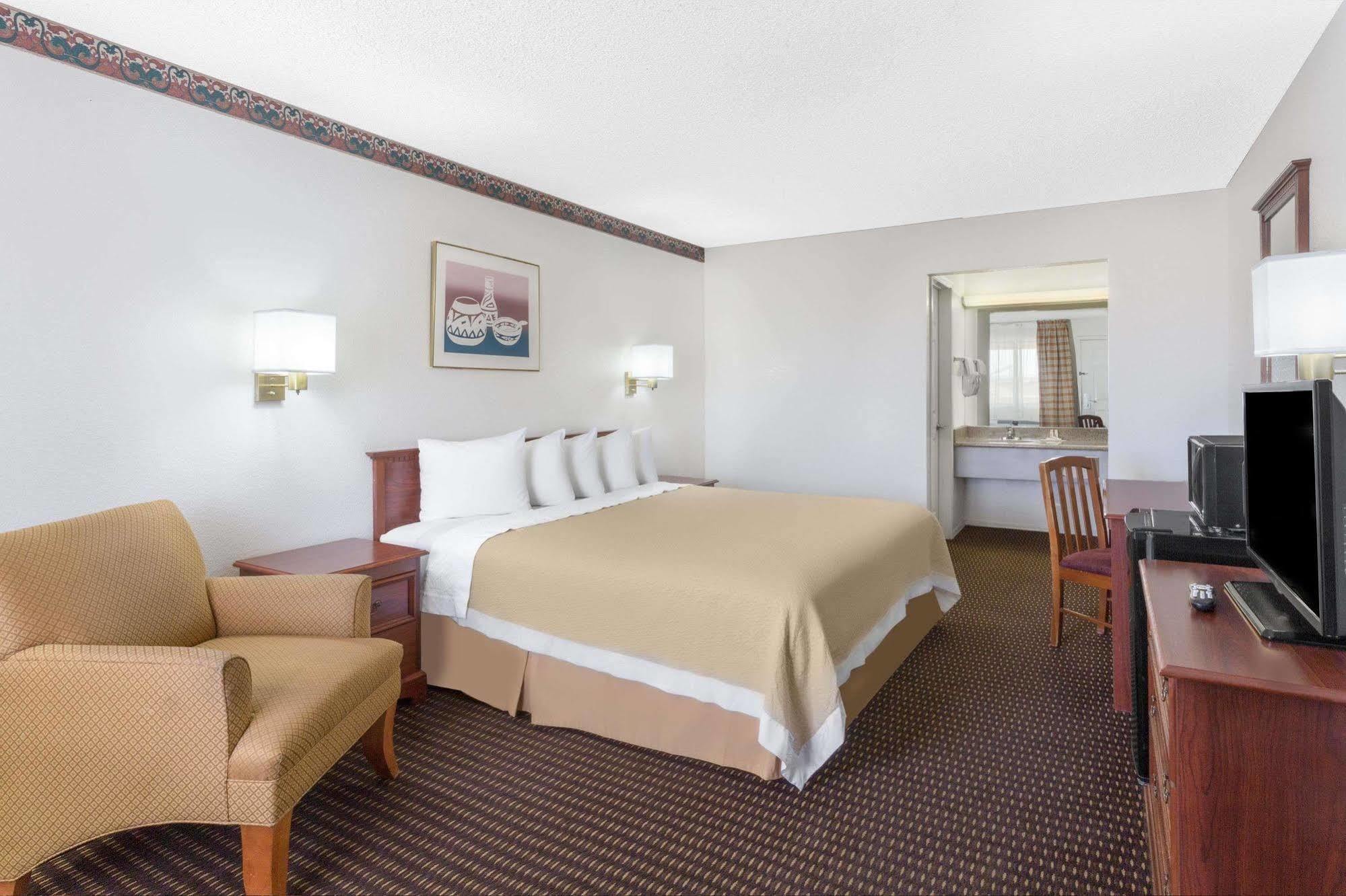 Days Inn By Wyndham Kingman East Экстерьер фото